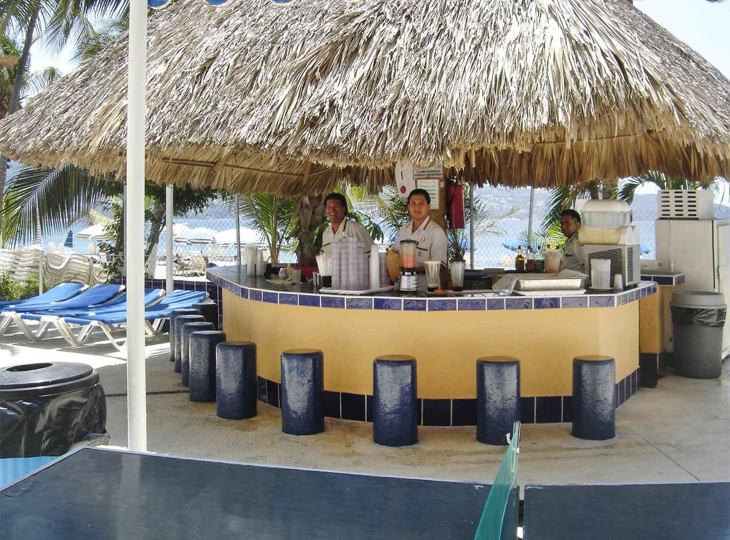 Ritz Acapulco All Inclusive Luaran gambar A poolside bar in a resort