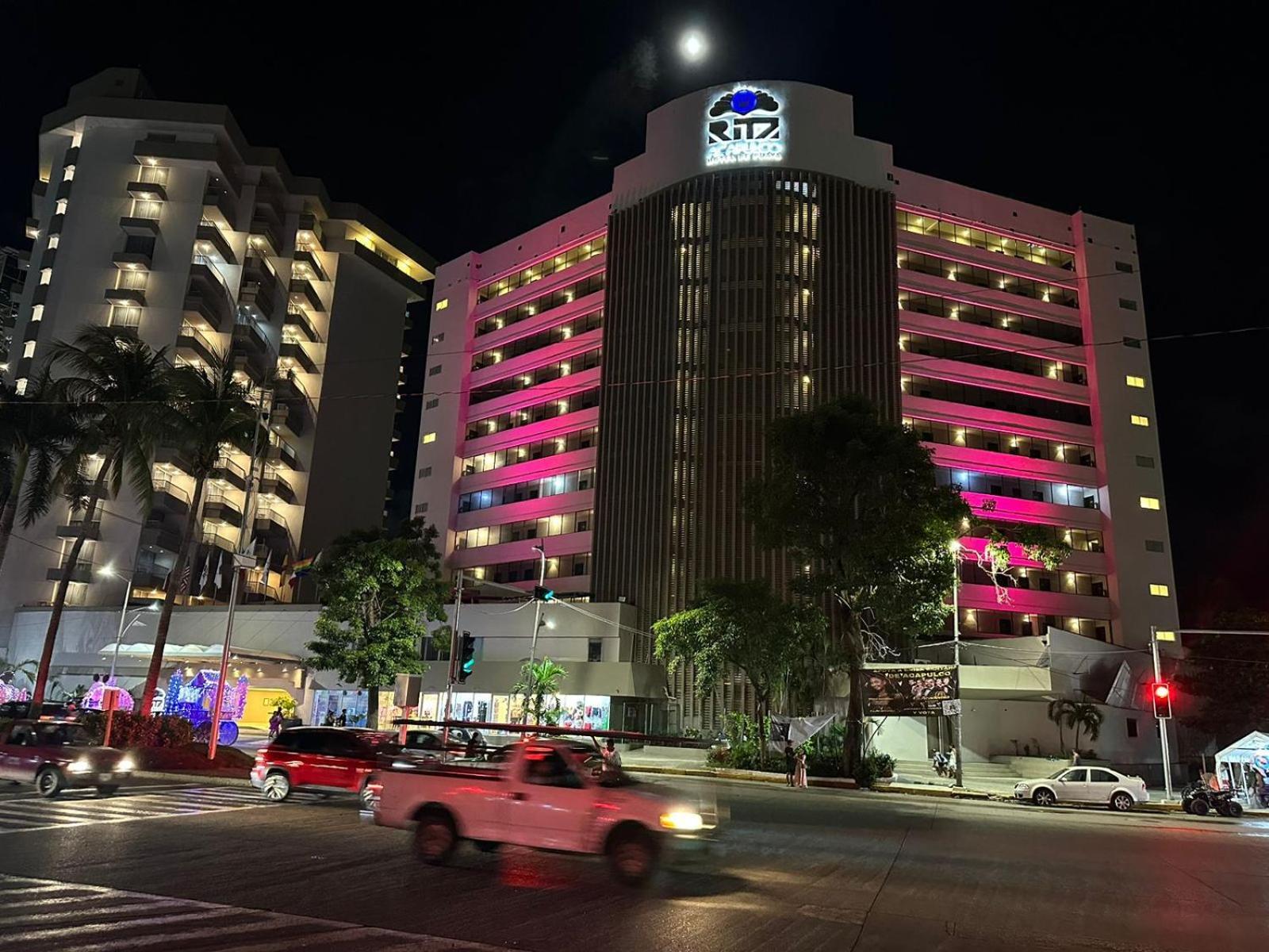 Ritz Acapulco All Inclusive Luaran gambar The hotel at night