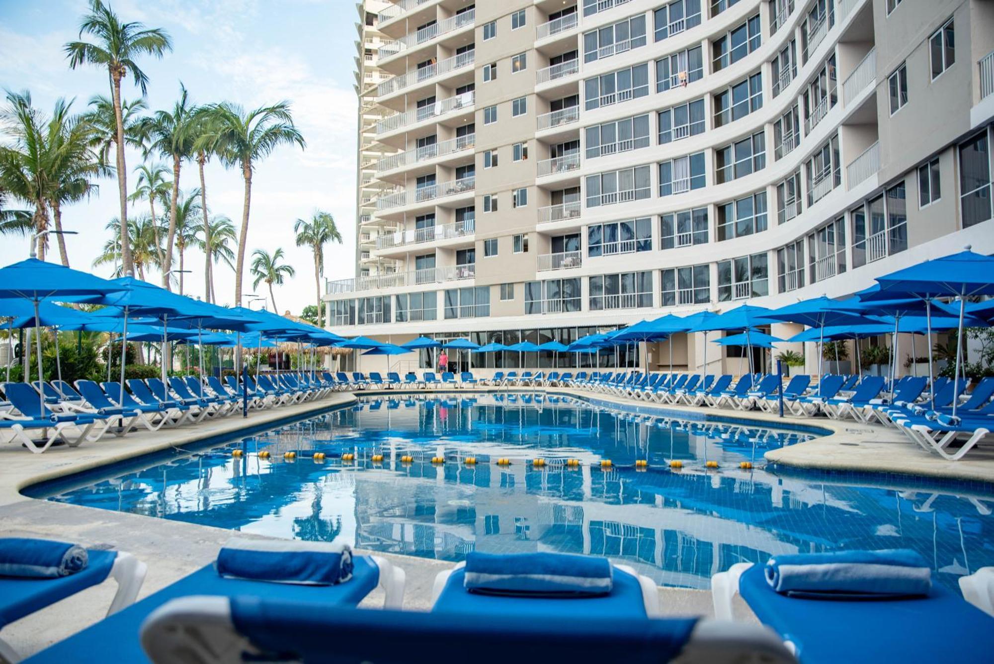 Ritz Acapulco All Inclusive Luaran gambar The pool at the Royal Hawaiian Hotel