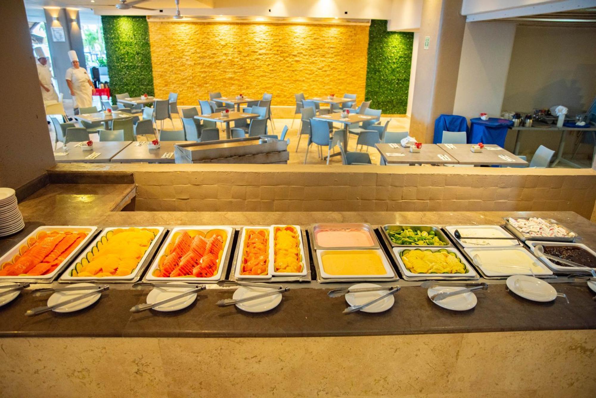 Ritz Acapulco All Inclusive Luaran gambar A buffet at a hotel