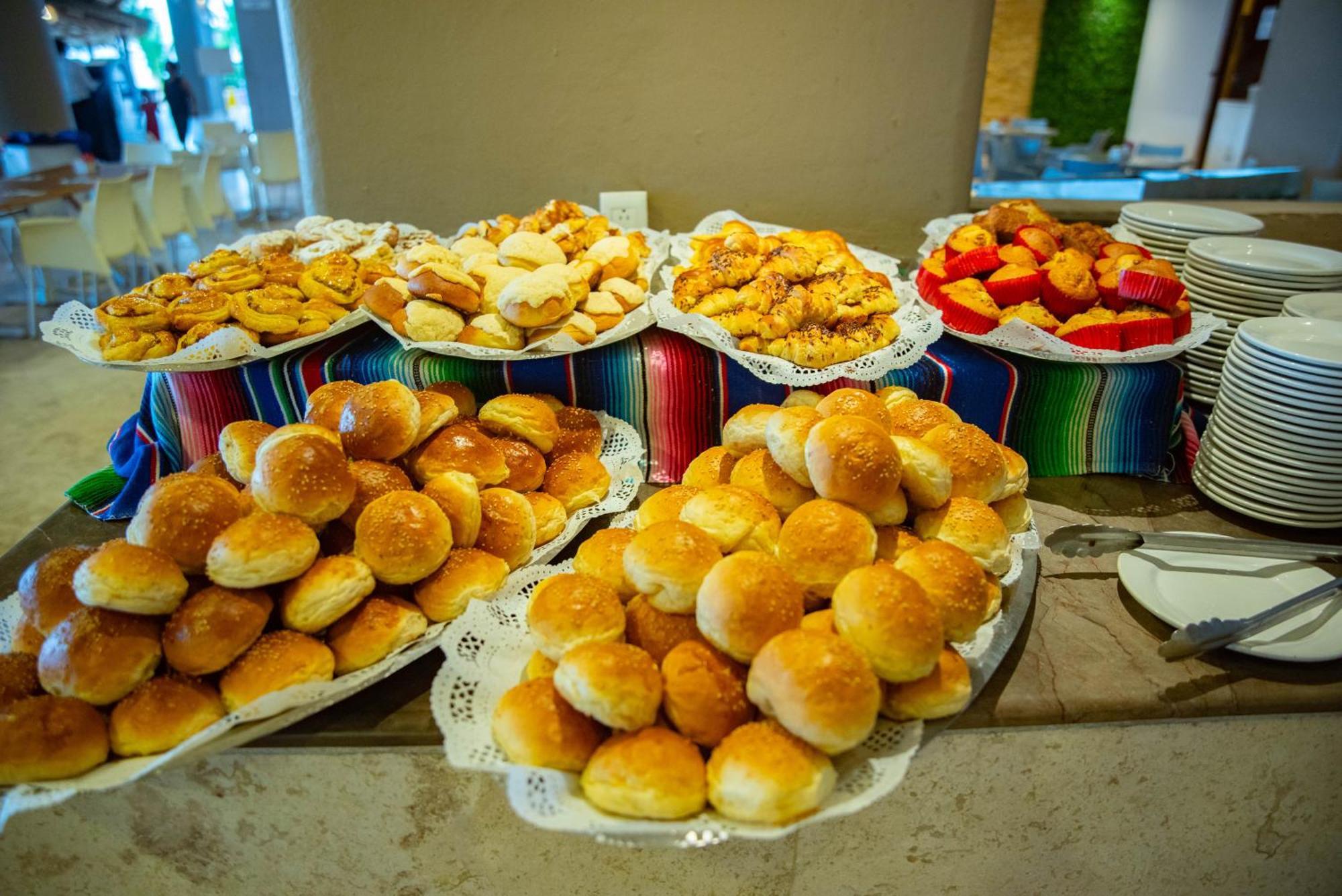 Ritz Acapulco All Inclusive Luaran gambar Buns and pastries