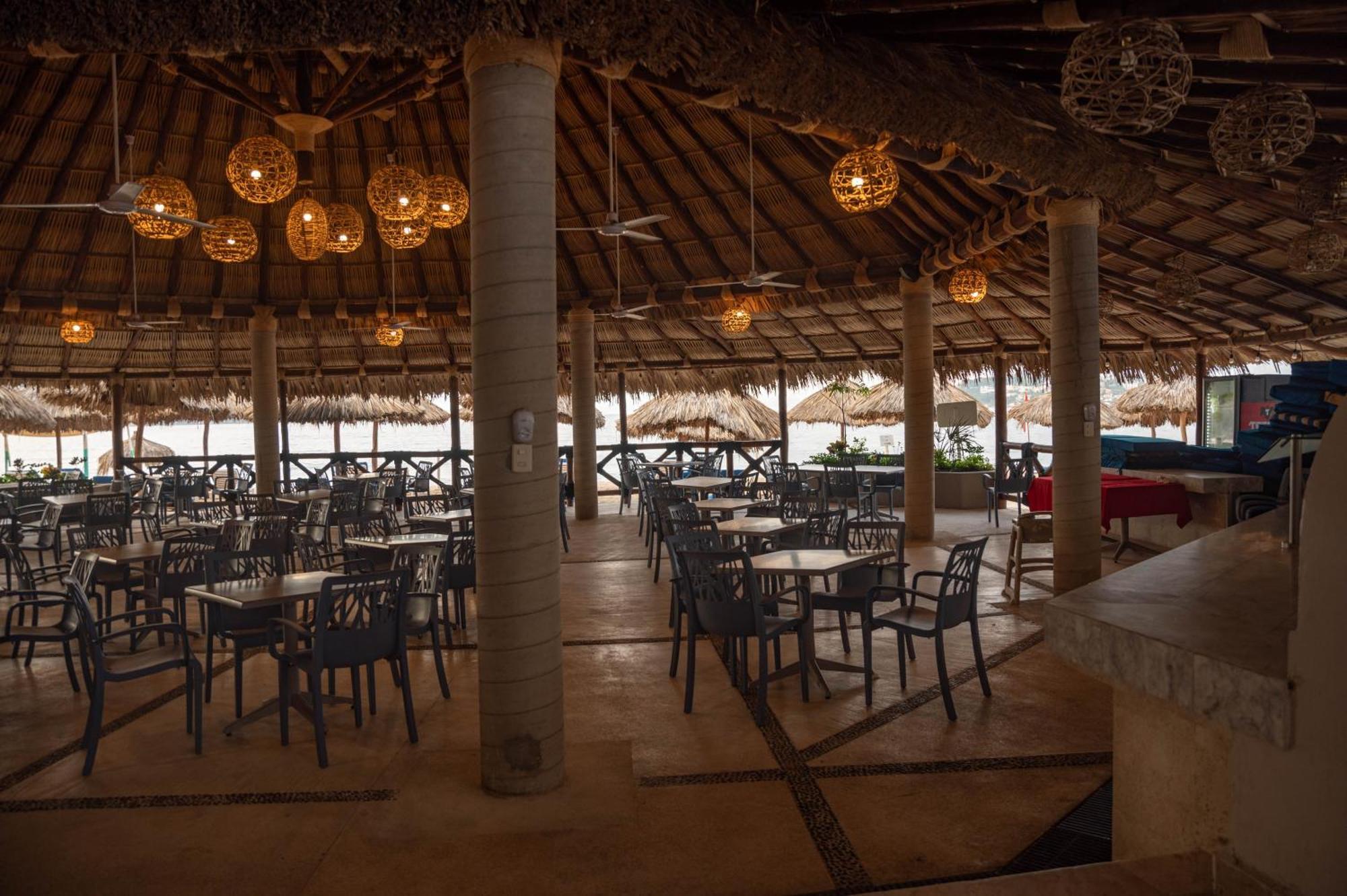 Ritz Acapulco All Inclusive Luaran gambar The interior of the restaurant