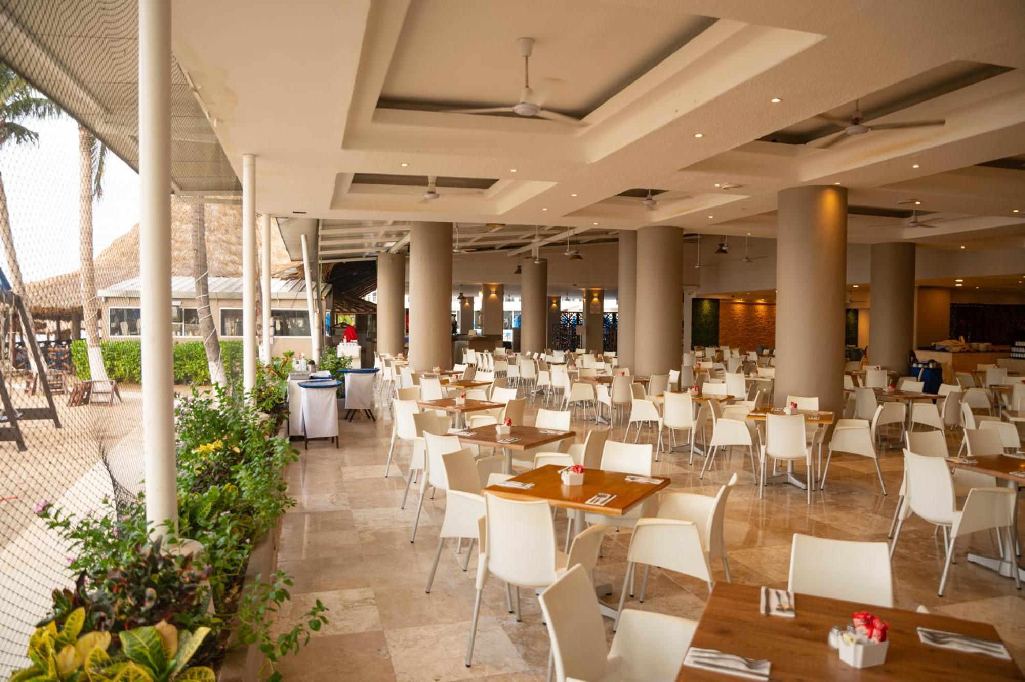 Ritz Acapulco All Inclusive Luaran gambar The restaurant at the hotel