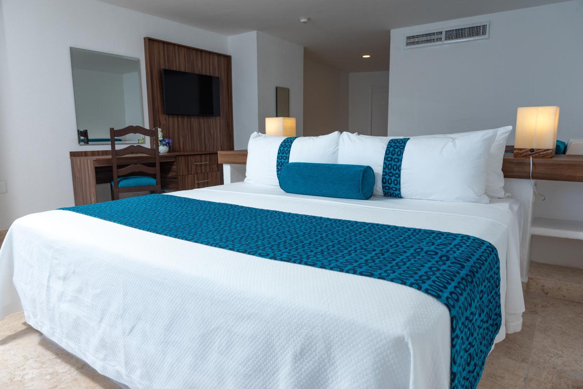 Ritz Acapulco All Inclusive Luaran gambar A bed runner