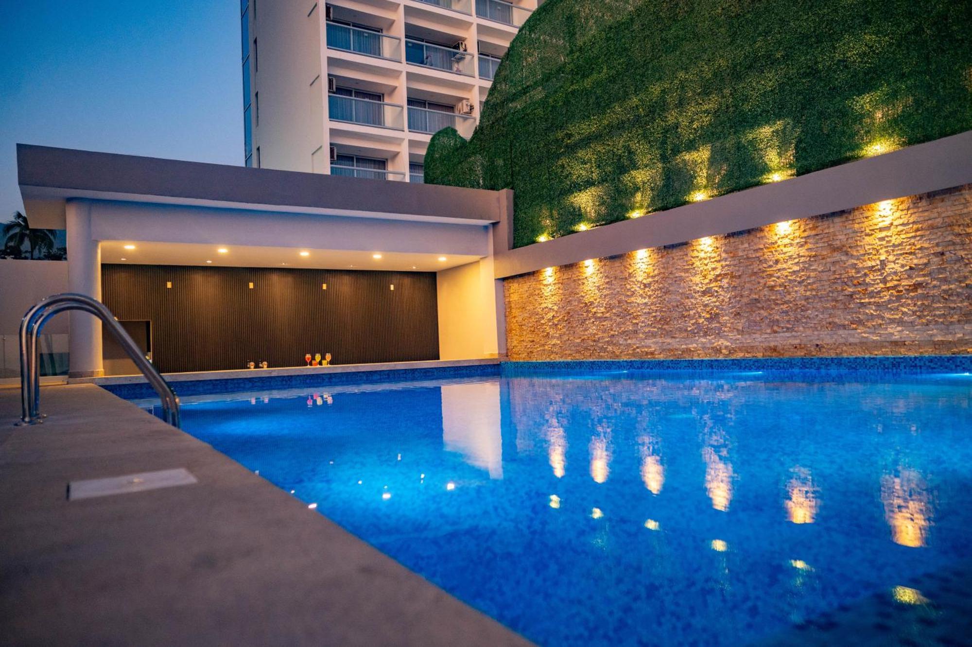 Ritz Acapulco All Inclusive Luaran gambar The swimming pool at the hotel