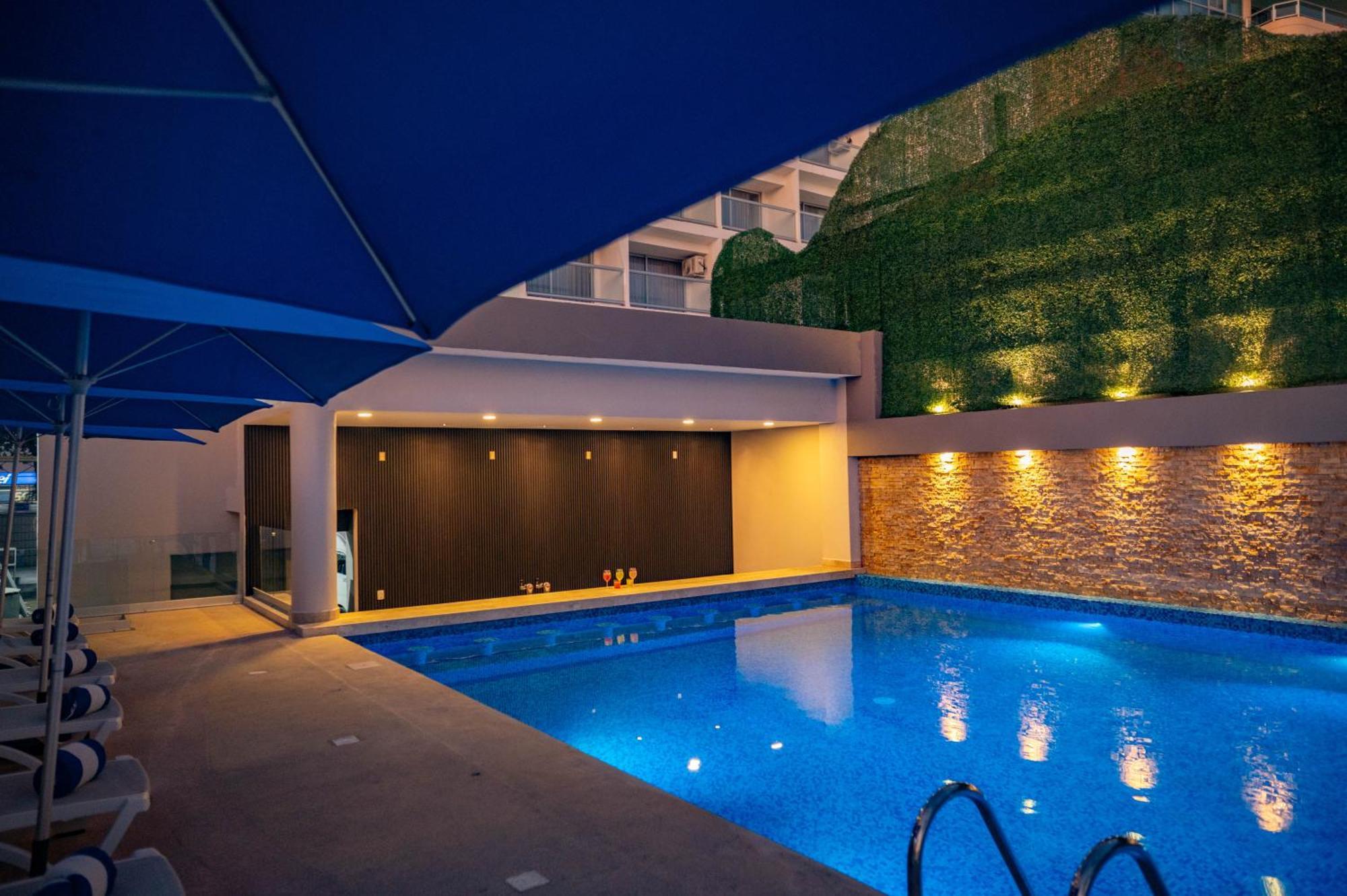 Ritz Acapulco All Inclusive Luaran gambar The swimming pool at the hotel